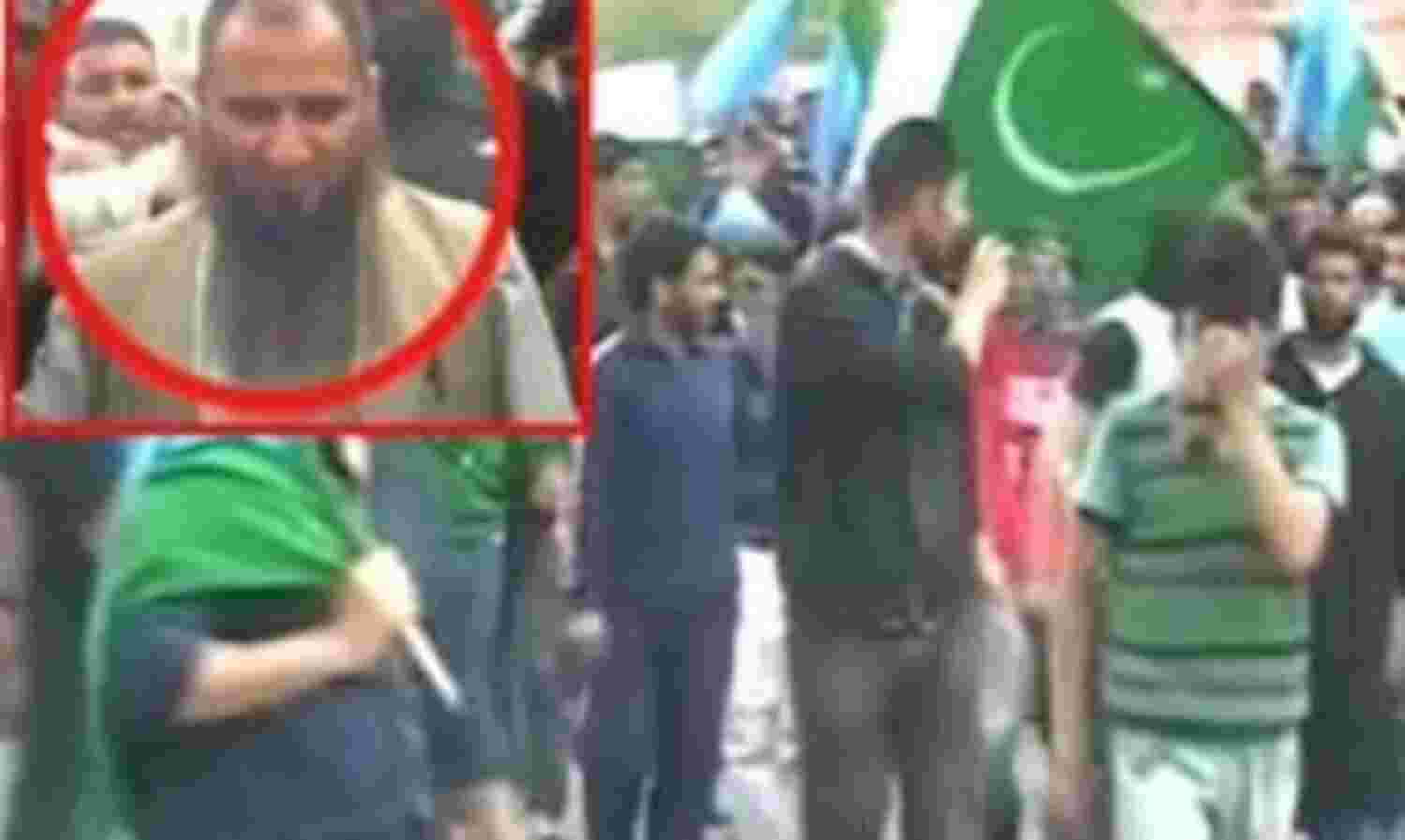 आस्तीन के सांपों की जहरीली फुंकार