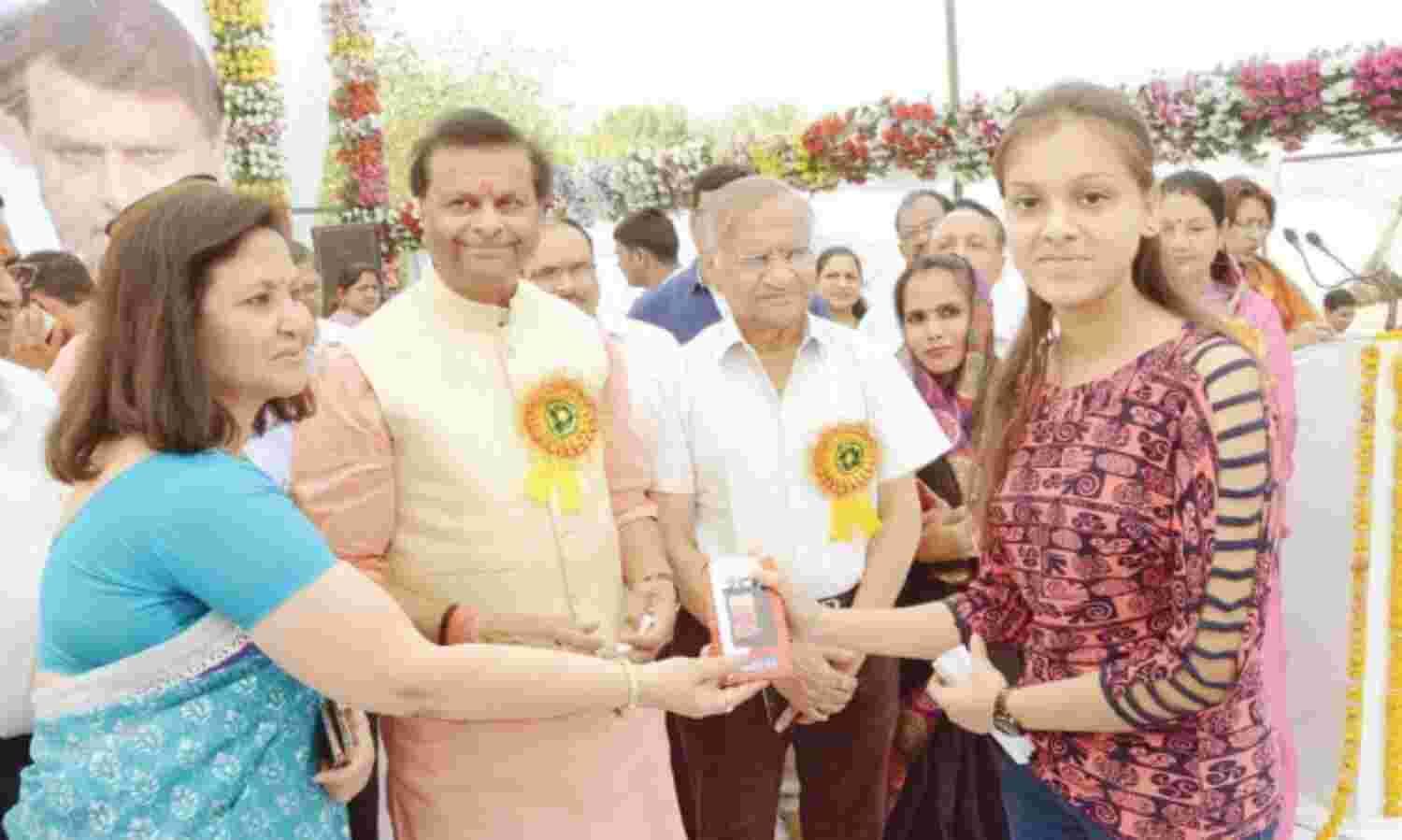 आर्थिक कारणों से कोई भी बच्चा शिक्षा से वंचित नहीं रहेगा: पवैया