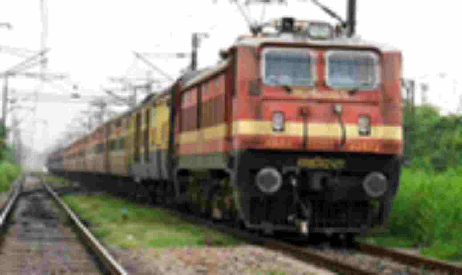 आरक्षित रेलवे यात्रा पर भी उपभोक्ता अधिकार लागू: उच्चतम न्यायालय आरक्षित रेलवे यात्रा पर भी उपभोक्ता अधिकार लागू: उच्चतम न्यायालय