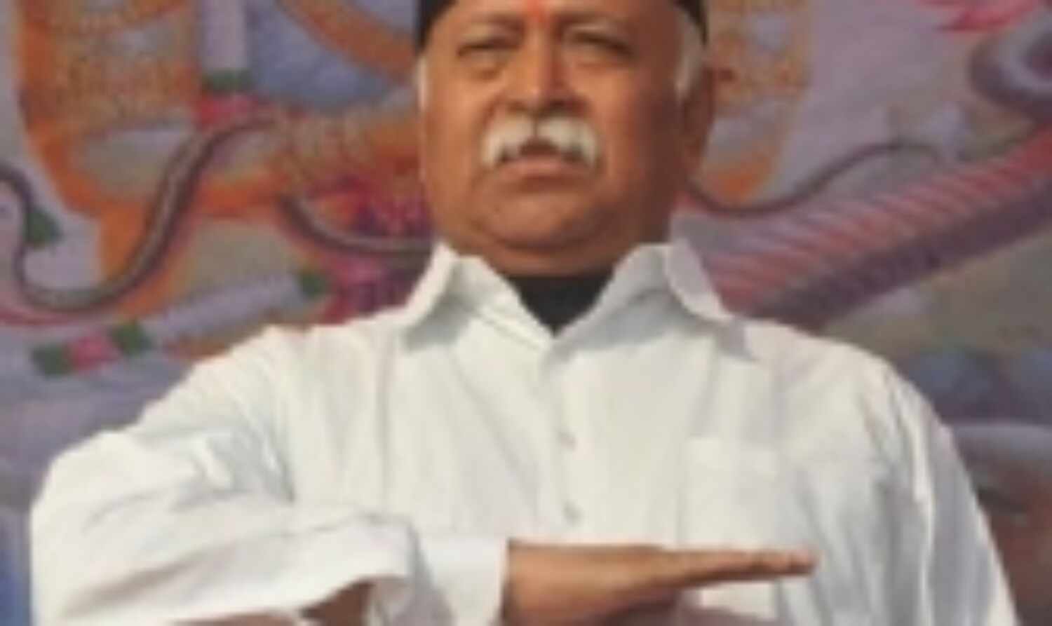 आपसी भेदभाव को दूर कर आदर्श हिन्दू समाज बनाने का संकल्प लें : मोहन भागवत आपसी भेदभाव को दूर कर आदर्श हिन्दू समाज बनाने का संकल्प लें : मोहन भागवत