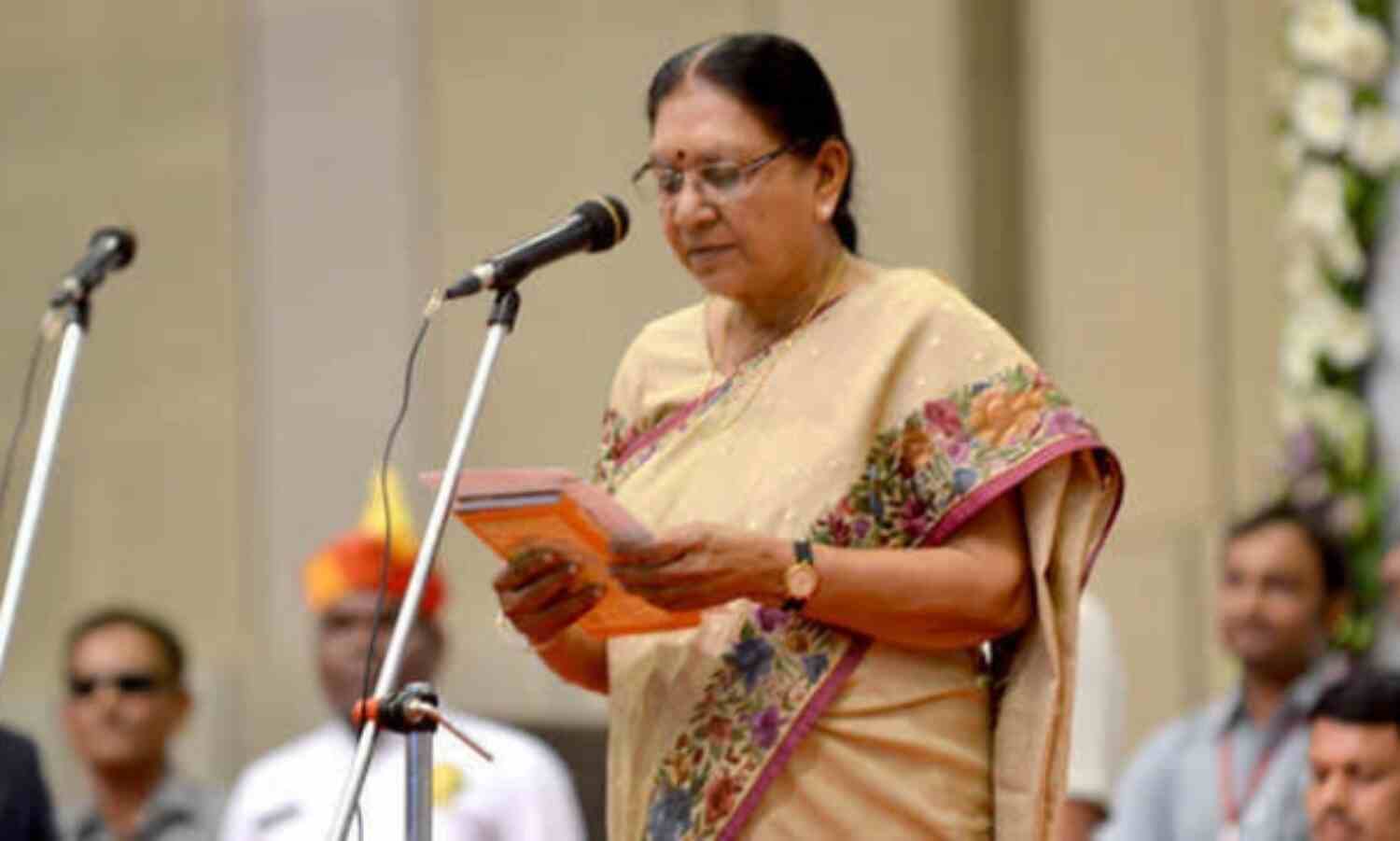 आनंदीबेन पटेल ने ली मध्य प्रदेश के राज्यपाल पद की शपथ आनंदीबेन पटेल ने ली मध्य प्रदेश के राज्यपाल पद की शपथ