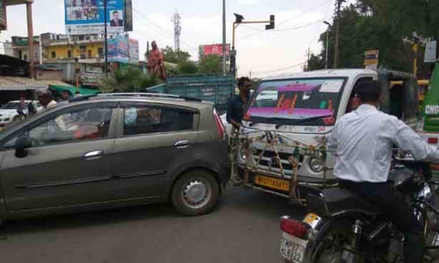 आंदोलनकारी छात्रों ने जमकर मचाया उपद्रव