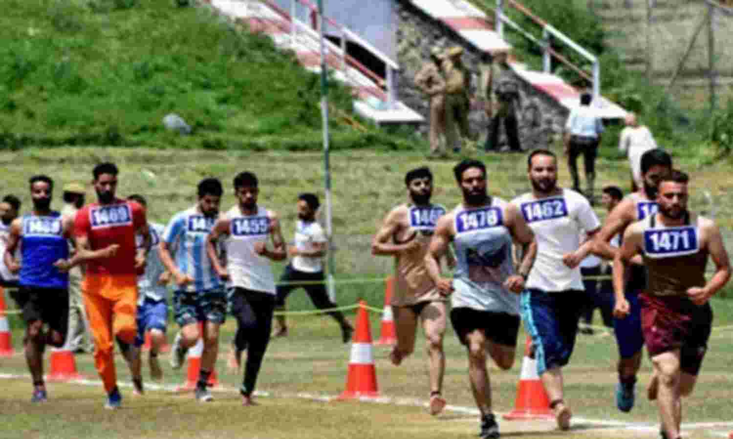 आतंकी धमकियों के बावजूद, 67 हजार कश्मीरियों ने लिया पुलिस भर्ती में भाग