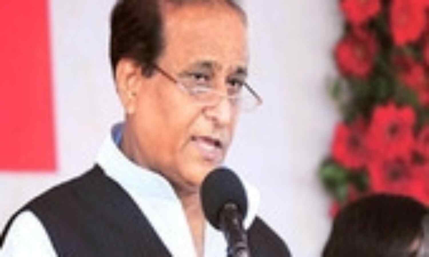 आजम ने दोबारा ली मंत्रीपद की शपथ आजम ने दोबारा ली मंत्रीपद की शपथ