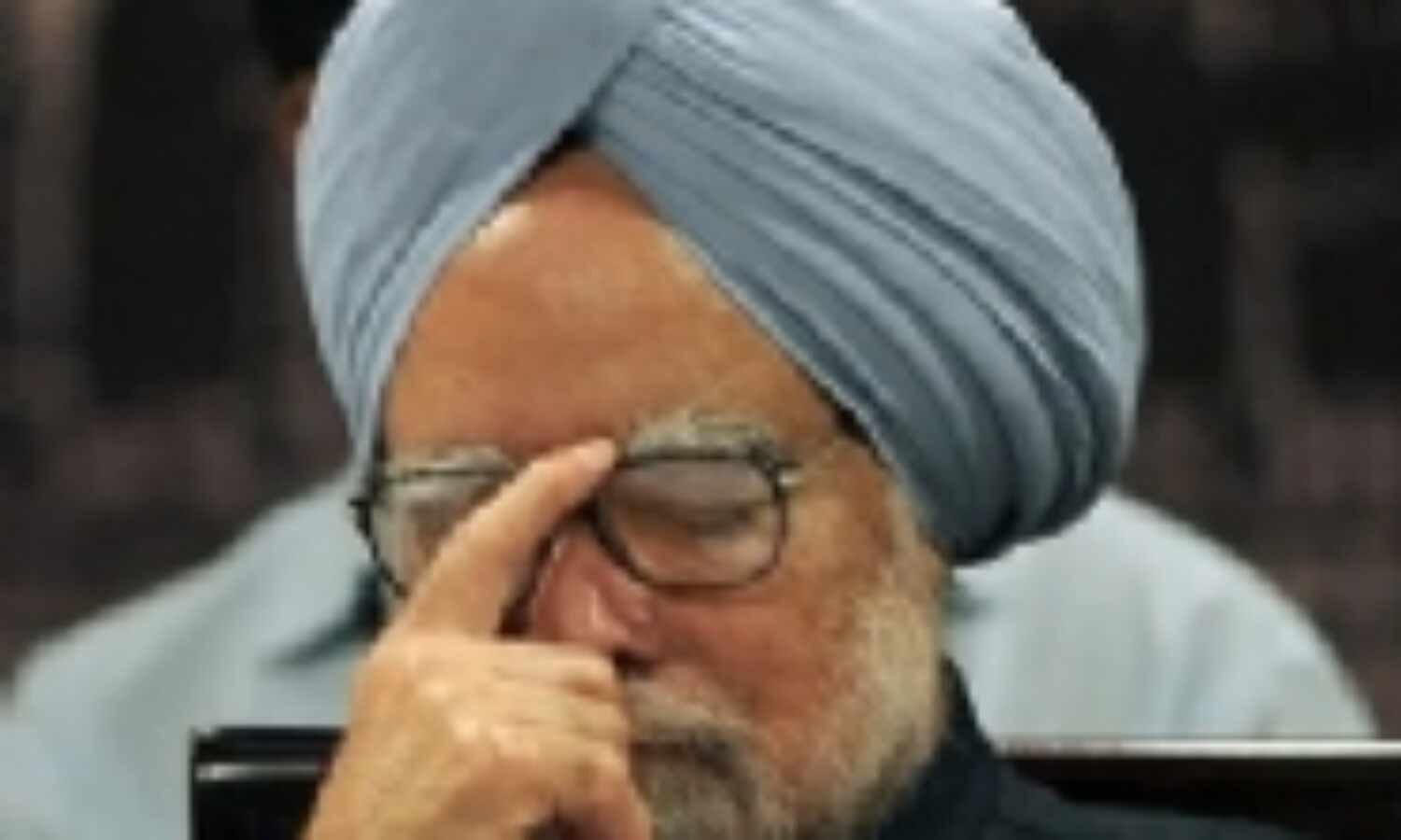 हज़ारों जवाबों से अच्छी है मेरी खामोशी, न जाने कितने सवालों की आबरु रखती है