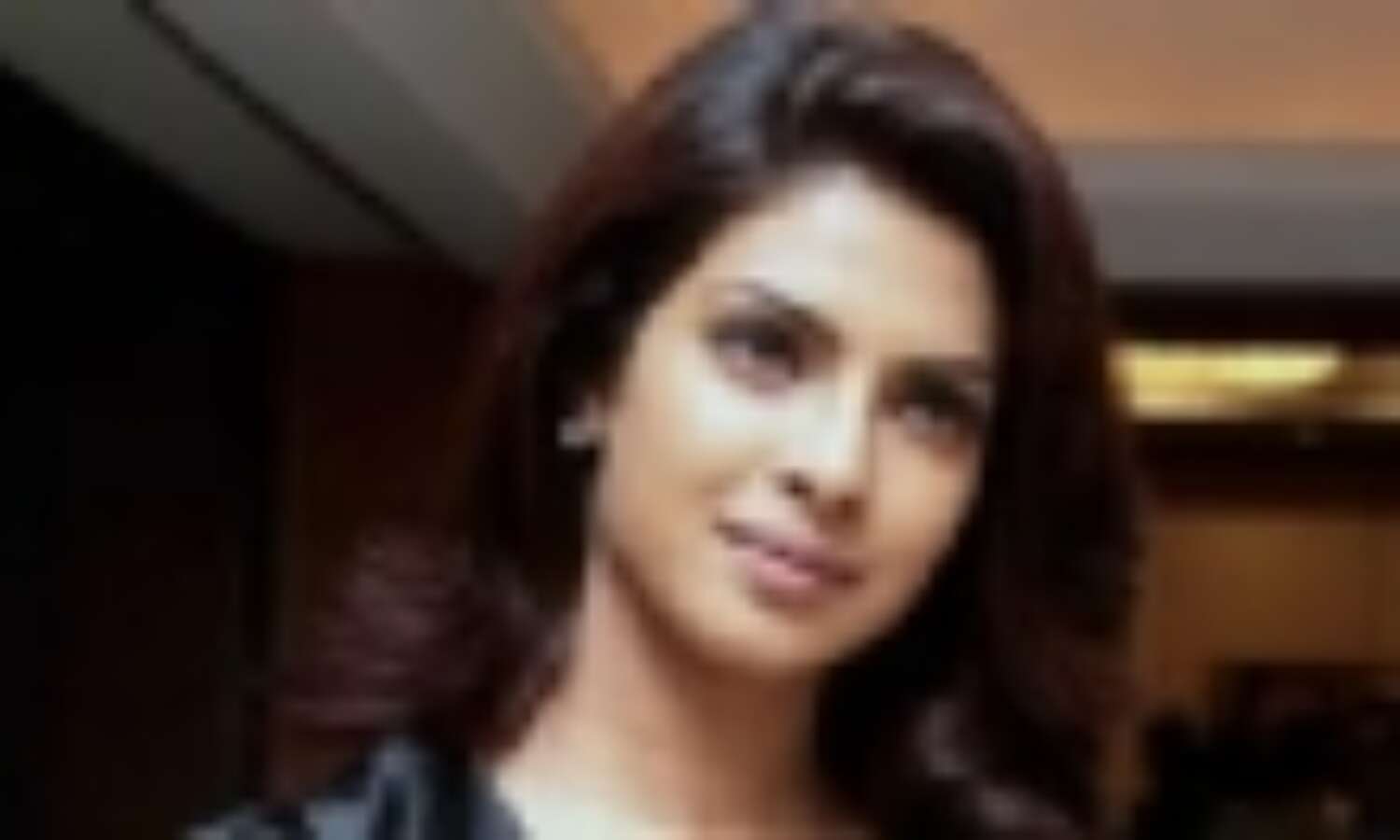 फिल्म बर्फी के प्रचार के लिए लंदन रवाना हुईं प्रियंका फिल्म बर्फी के प्रचार के लिए लंदन रवाना हुईं प्रियंका