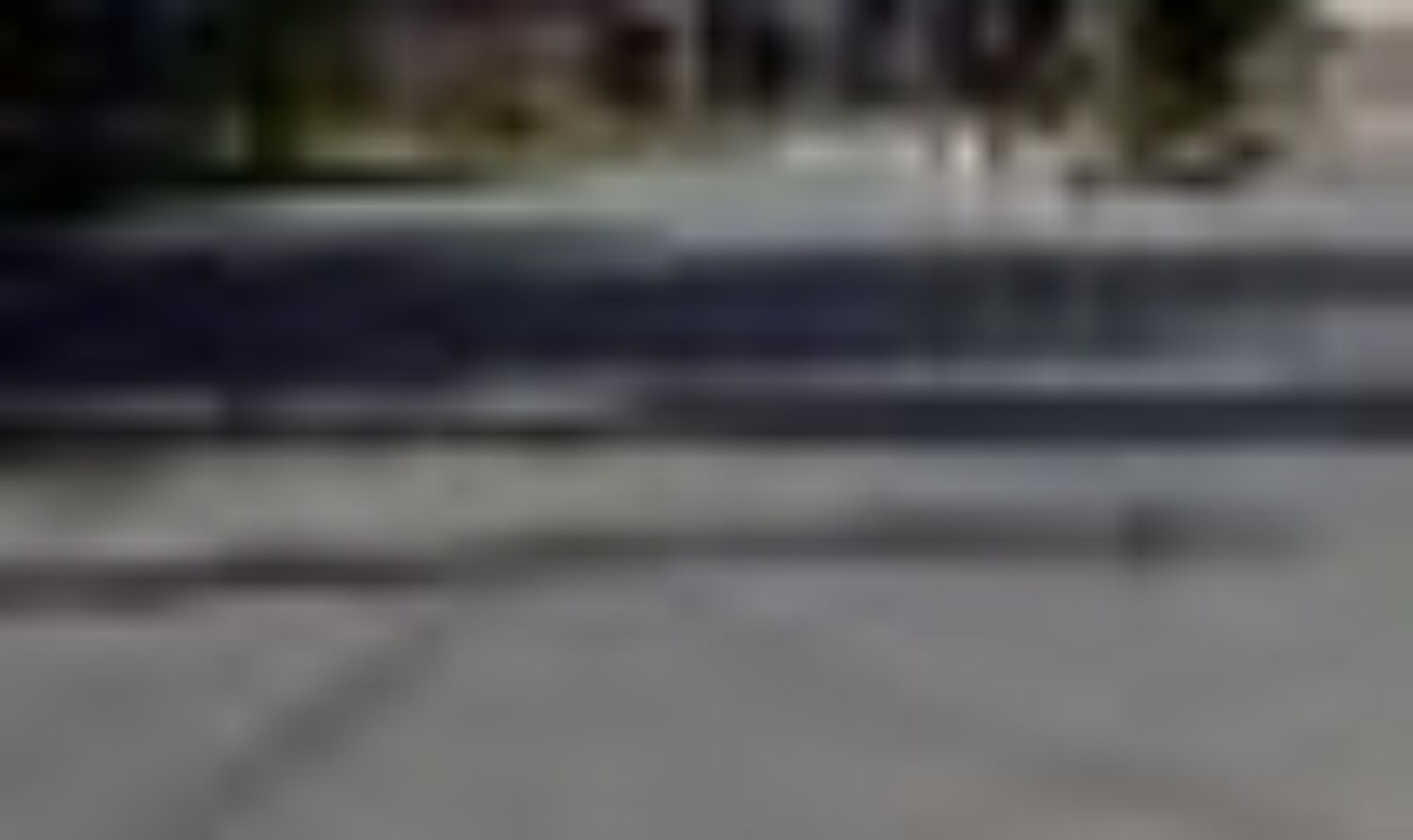 कश्मीर में  तीसरे दिन भी कर्फ्यू जारी