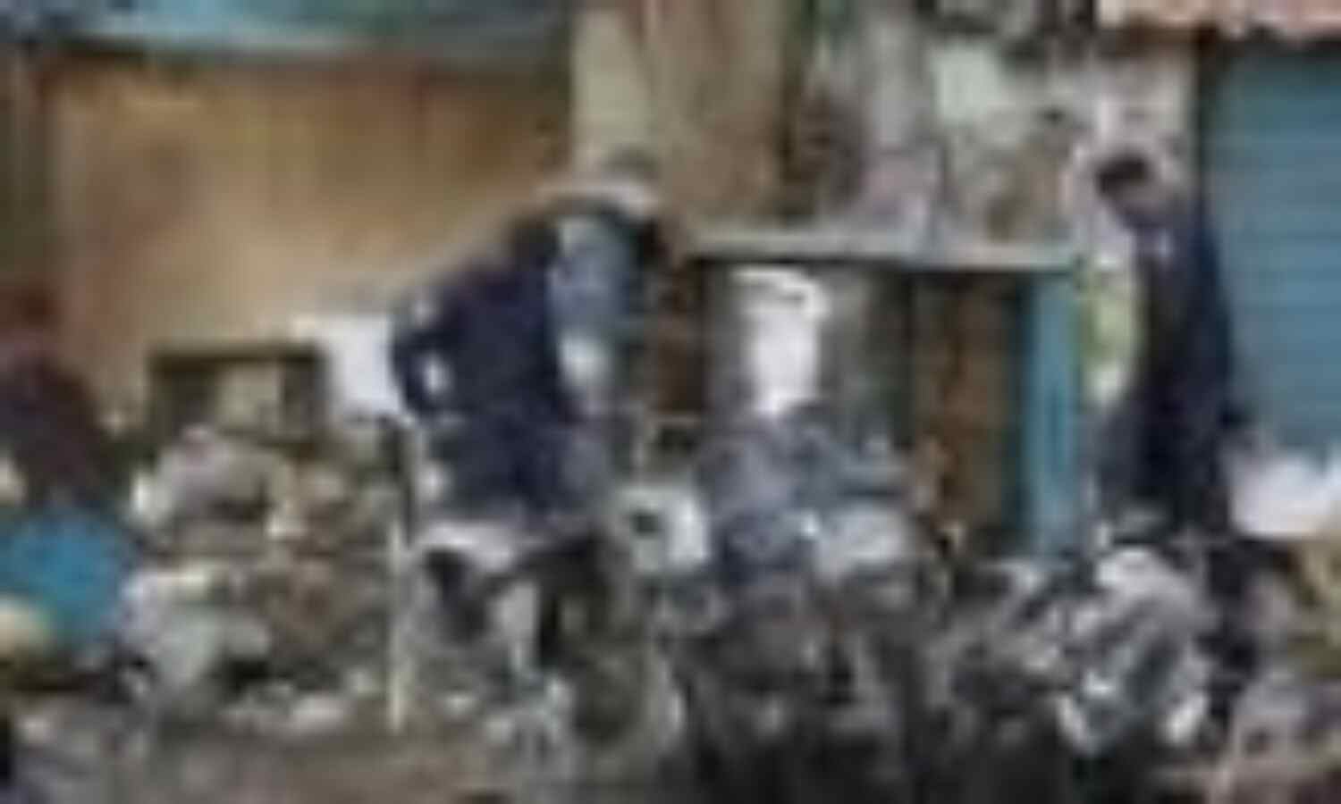 हैदराबाद धमाके: बिहार-नेपाल सीमा से पकड़े गए 2 संदिग्ध हैदराबाद धमाके: बिहार-नेपाल सीमा से पकड़े गए 2 संदिग्ध