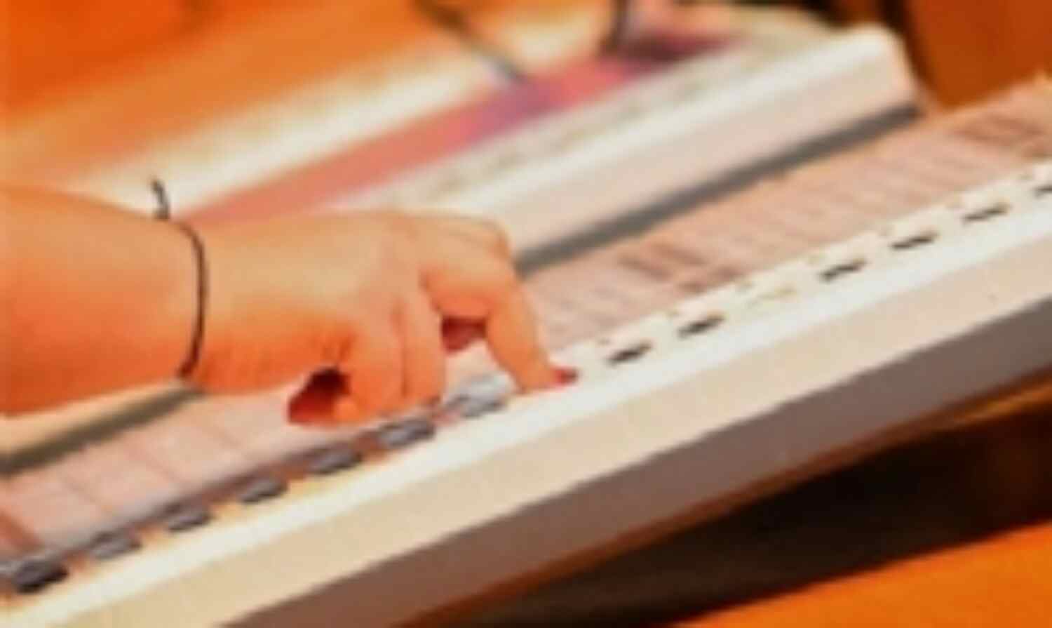 18 विधानसभा सीटों पर उपचुनाव के लिए मतदान जारी