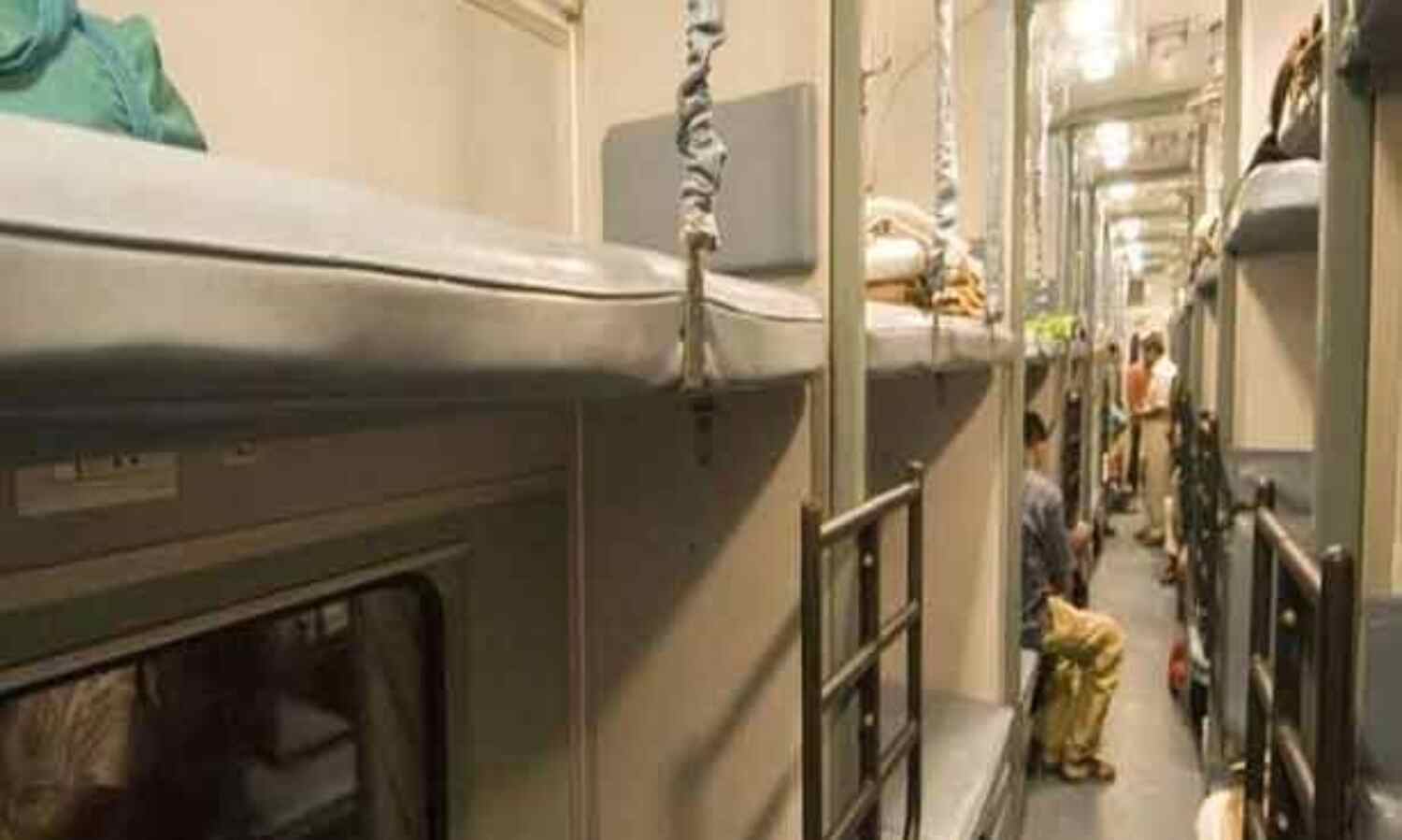 अब दृष्टि बाधित यात्री भी पढ़ सकेंगे सीट नम्बर अब दृष्टि बाधित यात्री भी पढ़ सकेंगे सीट नम्बर