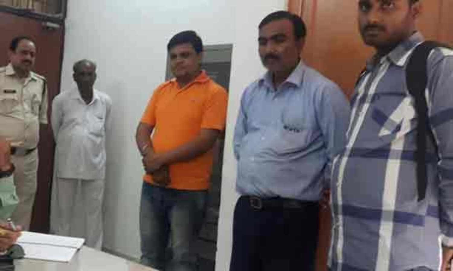 साढ़े तीन लाख में थमाया नौकरी का फर्जी नियुक्ति पत्र