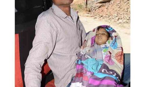 स्कूल वैन से कुचलकर मासूम बच्ची की मौत