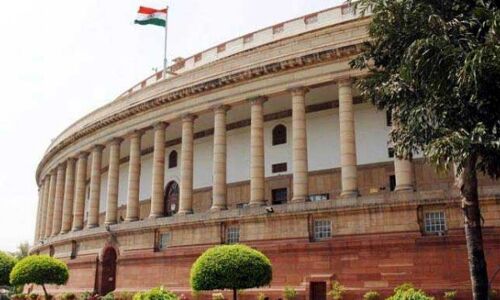 लोकसभा की कार्यवाही हंगामे की वजह से मंगलवार तक स्थगित