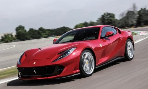 लॉन्च हुई फरारी 812 सुपरफास्ट कार