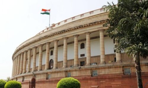 भारी हंगामे के चलते लोकसभा की कार्यवाही दिनभर के लिए स्थगित