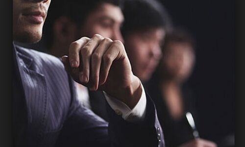 पलायन की राह पर धन्नासेठ