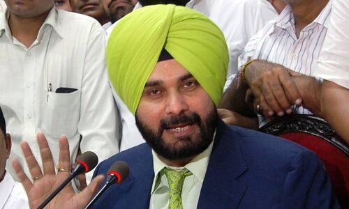 नवजोत सिदधू के टैक्स रिटर्न पर आयकर विभाग को आपत्ति, दो बैंक खाते सीज