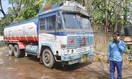 चालक को बंधक बनाकर डीजल से भरा टैंकर लूटा