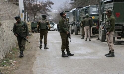 घाटी में तनाव के बीच भारी सुरक्षा बल तैनात