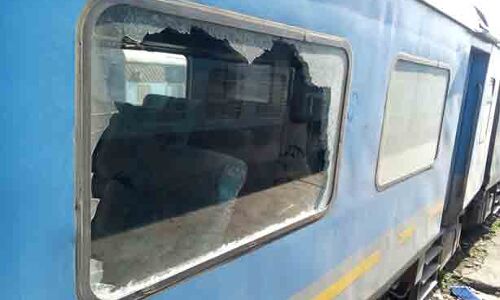 गतिमान एक्सप्रेस पर पत्थर फेंकने वाले युवक को आरपीएफ ने दबोचा