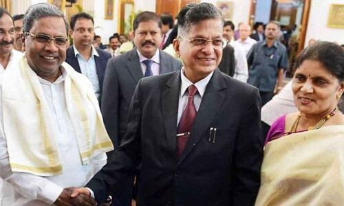 कर्नाटक के बेंगलुरु में लोकायुक्त विश्वनाथ शेट्टी पर कार्यालय में हमला