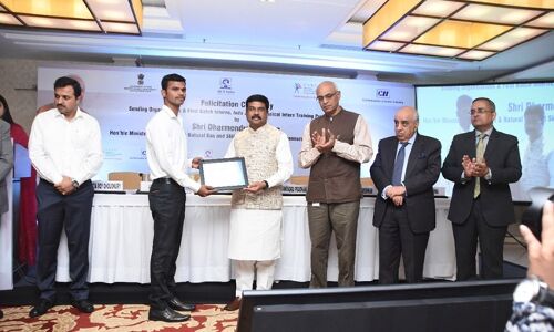 उच्च प्रशिक्षण के लिए तैयार प्रशिक्षुओं का सम्मान