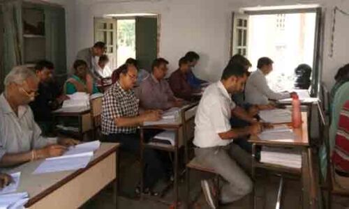 ‘सर मैं आपके बेटे के समान हूँ, मेरे नम्बर बढ़ा देना प्लीज’