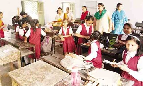 ‘मुख्यमंत्री नरेन्द्र मोदी हैं, राष्ट्रपति का पता नहीं’