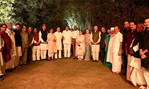 सोनिया के भोज में गोरखपुर व फूलपुर के कंकर