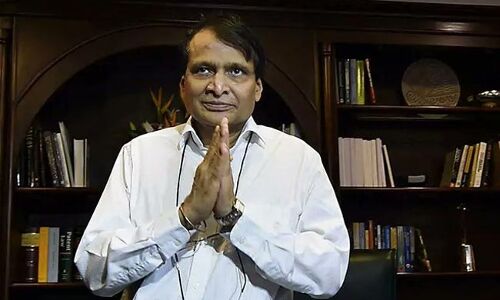 सुरेश प्रभु को मिला उड्डयन मंत्रालय का अतिरिक्त प्रभार