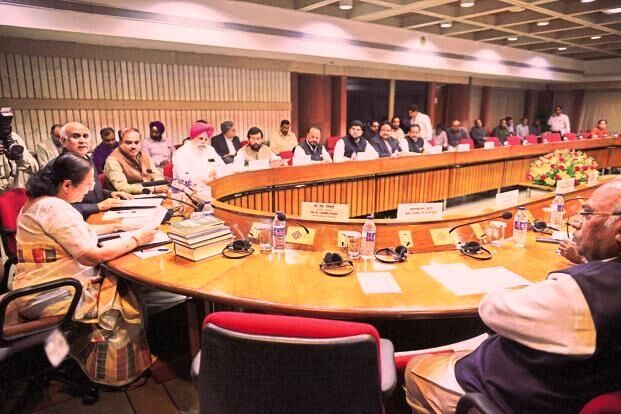 सुमित्रा महाजन ने संसद सत्र शुरू होने से पहले बुलाई एक सर्वदलीय बैठक, सभी दलों के नेताओं से सहयोग की अपील